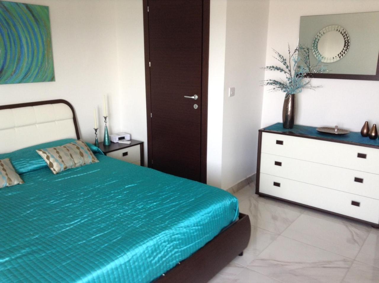 Seafront Apartment With Pool St. Paul's Bay Exterior photo